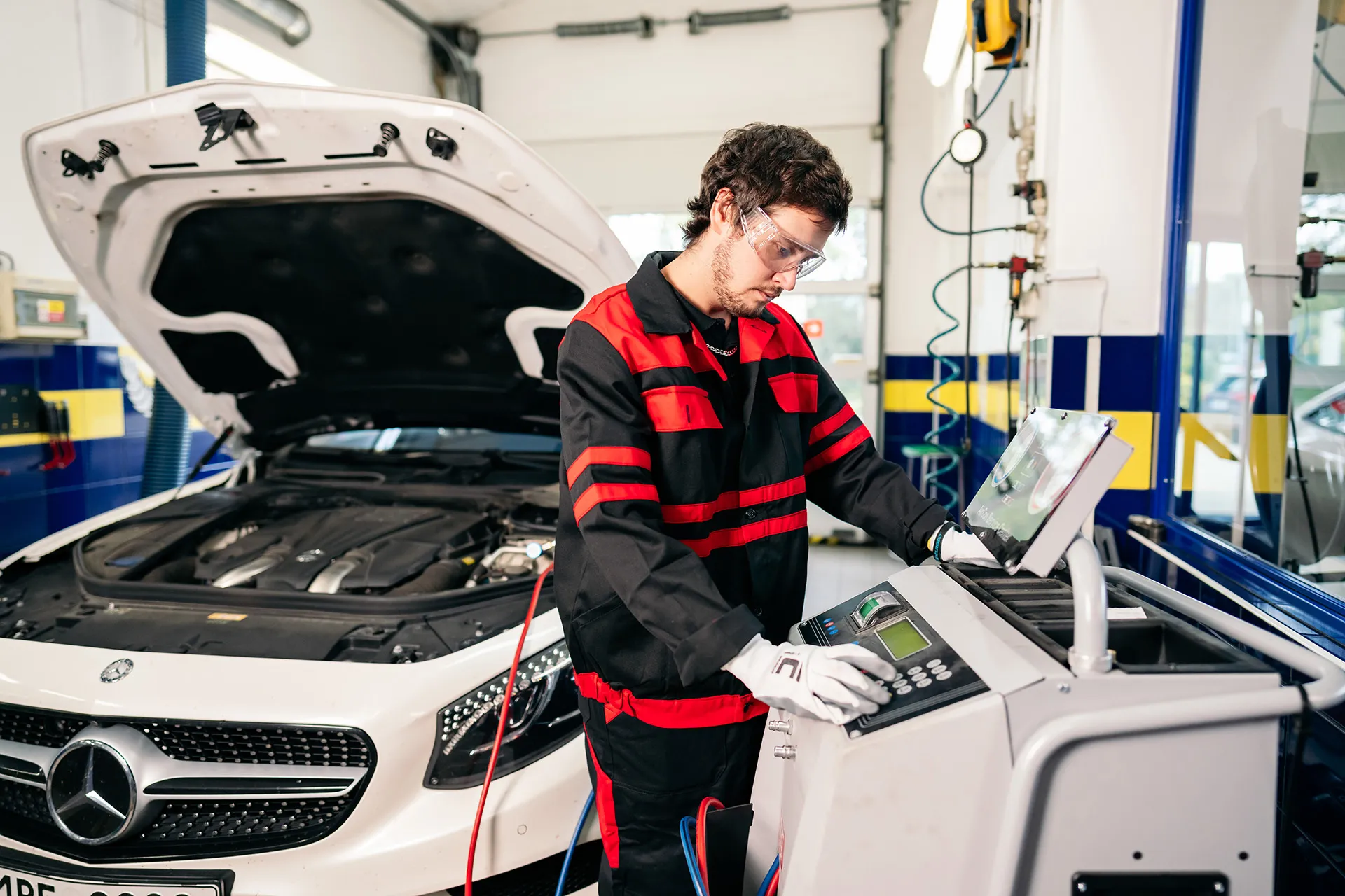Professional automotive air conditioning service machine